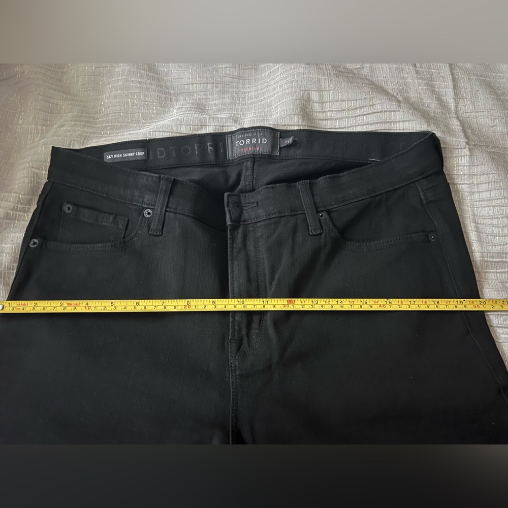 Pre-LOVED Torrid premium sky high skinny crop jeans. Size 16. EUC. - Picture 8 of 10